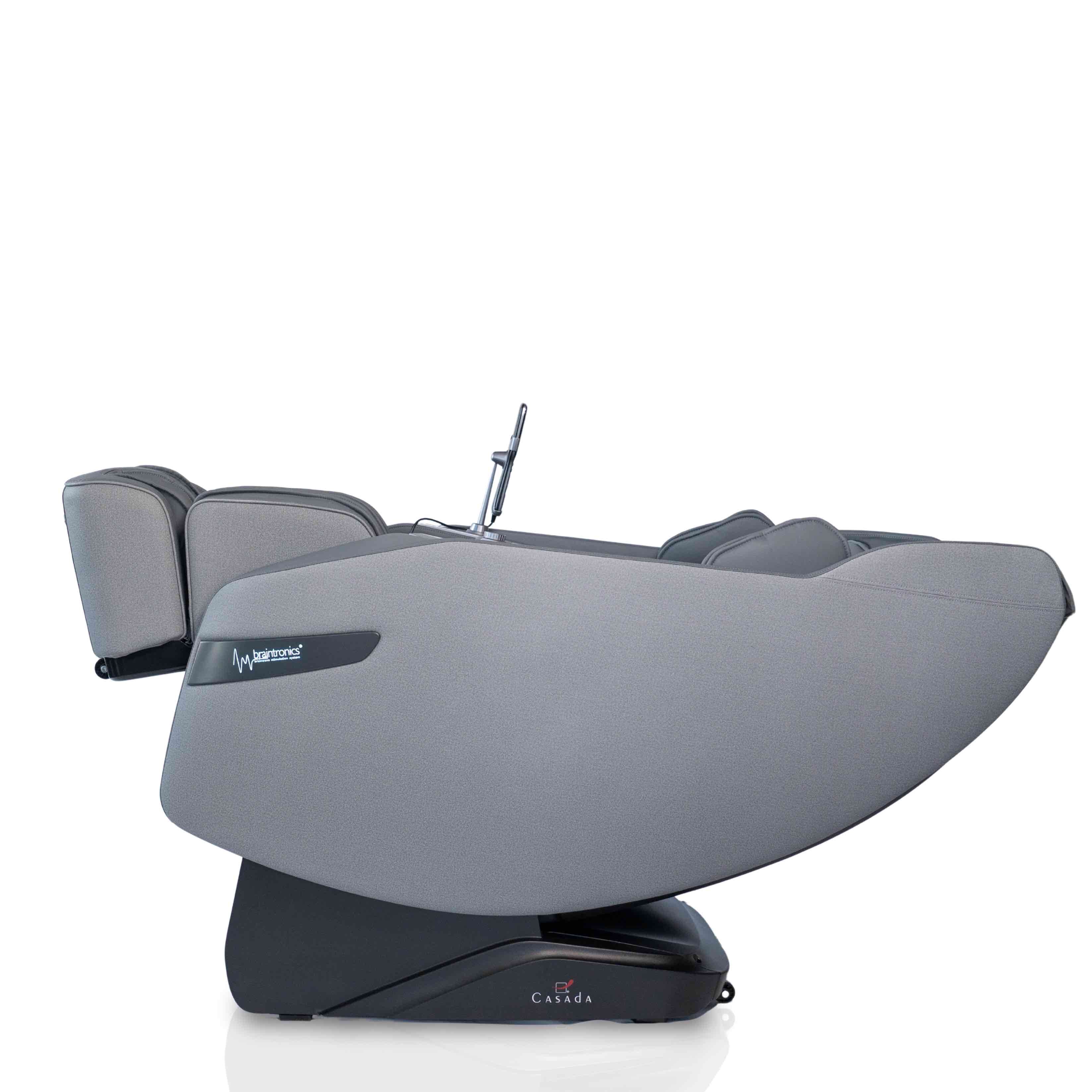 Fotel masujacy Betasonic III szaro-czarny w pozycji zero gravity
