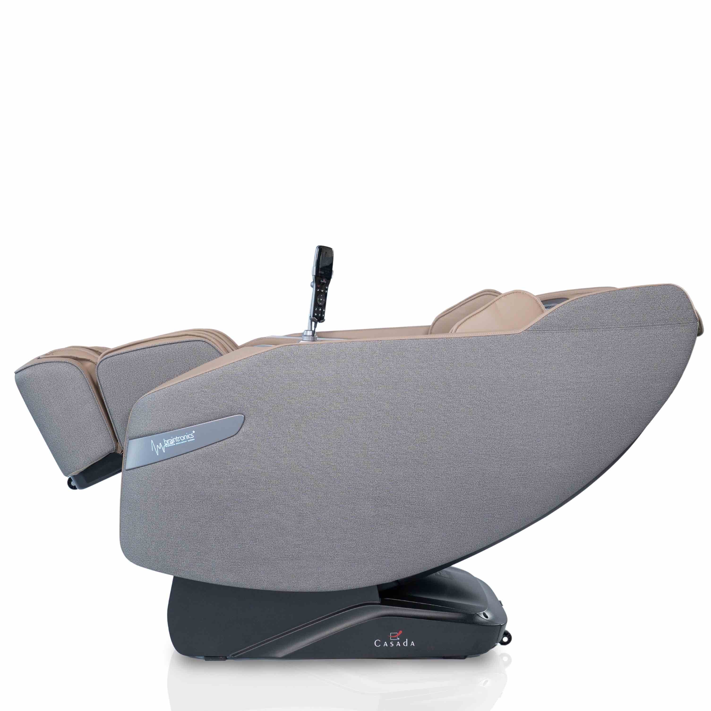 Fotel masujacy Betasonic III brazowy w pozycji zero gravity