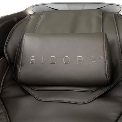 Haftowane logo Sidora na poduszce w fotelu masującym Imperio w szarej wersji kolorystycznej